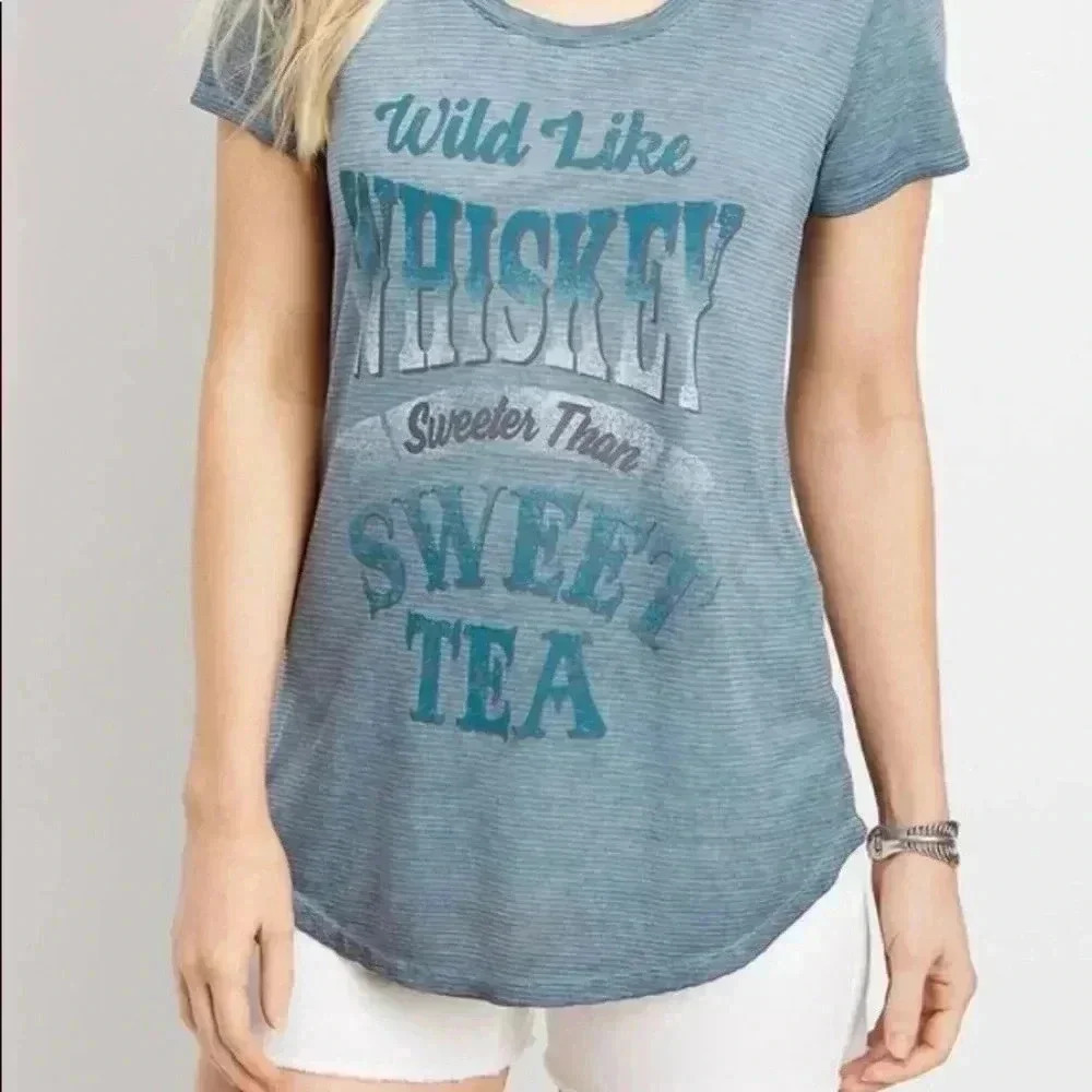 🆕 Maurices Scoop Neck Tee “Wild Like Whiskey XS 🆕